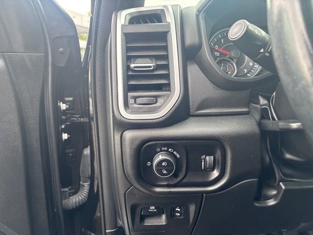2022 RAM 1500 Big Horn Crew Cab 4x4 5'7" Box