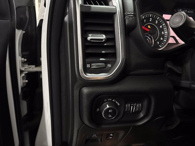 2020 RAM 1500 Laramie Crew Cab 4x4 5'7" Box