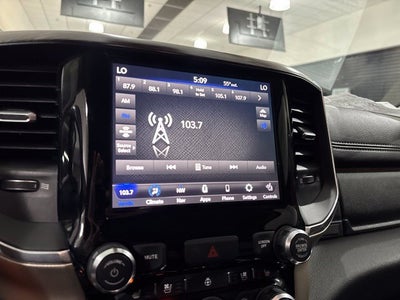 2020 RAM 1500 Laramie Crew Cab 4x4 5'7" Box
