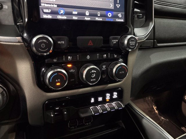 2020 RAM 1500 Laramie Crew Cab 4x4 5'7" Box