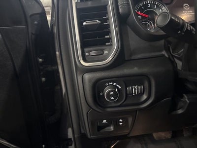 2022 RAM 1500 Laramie Crew Cab 4x4 5'7" Box