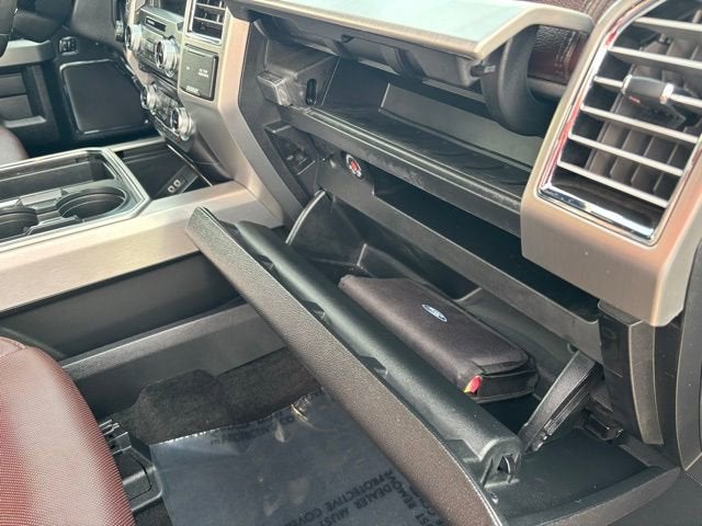 2017 Ford Super Duty F-350 DRW Lariat