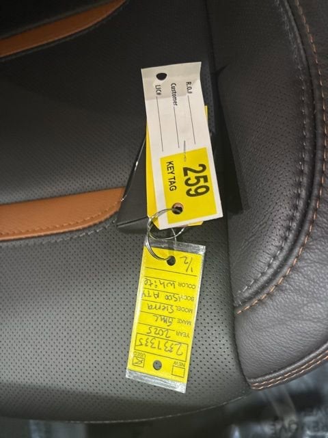 2025 GMC Sierra 1500 AT4