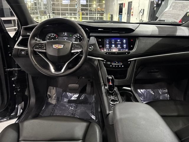 2025 Cadillac XT6 Luxury