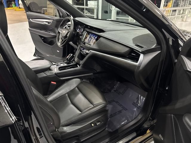 2025 Cadillac XT6 Luxury
