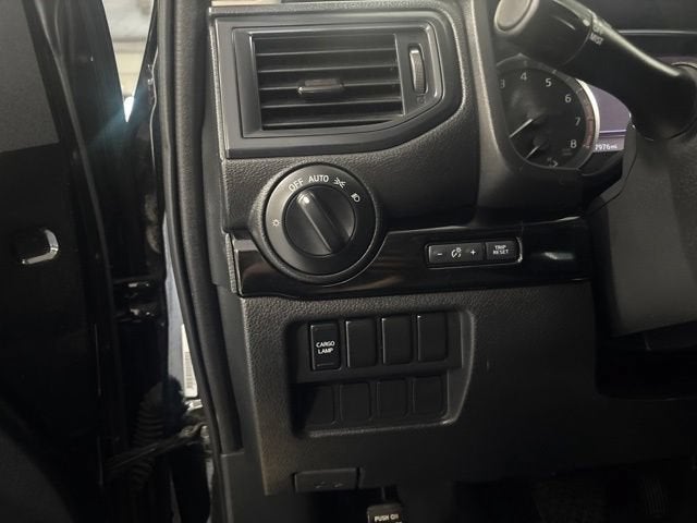 2022 Nissan TITAN Crew Cab SV 4x4