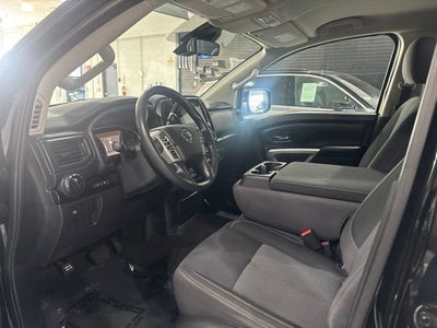2022 Nissan TITAN Crew Cab SV 4x4