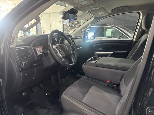 2022 Nissan TITAN Crew Cab SV 4x4