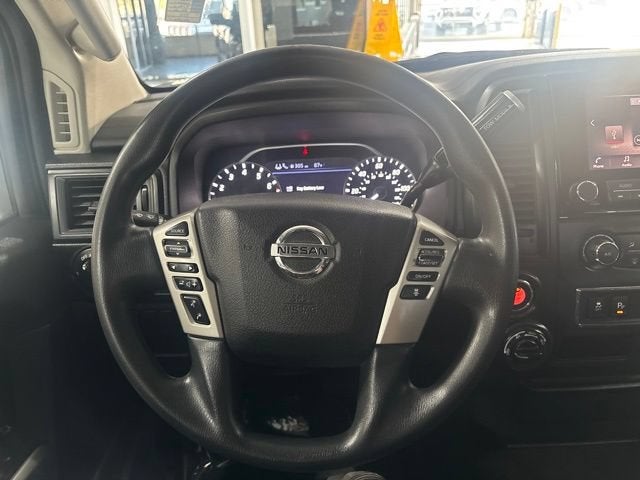 2022 Nissan TITAN Crew Cab SV 4x4