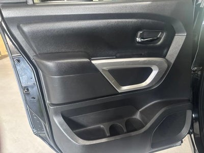 2022 Nissan TITAN Crew Cab SV 4x4