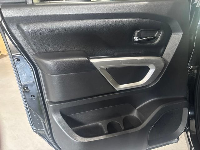 2022 Nissan TITAN Crew Cab SV 4x4