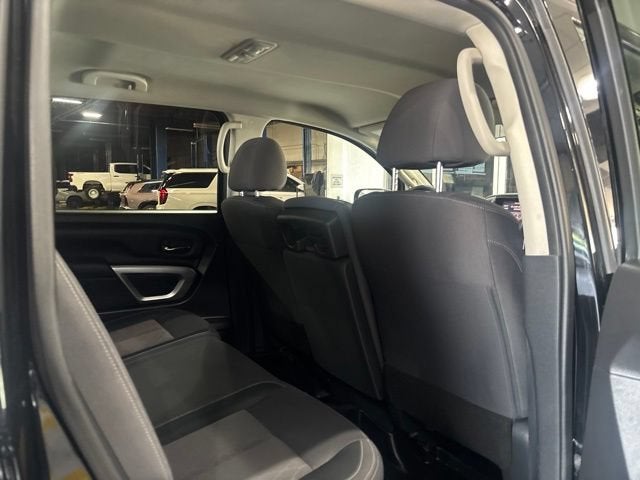 2022 Nissan TITAN Crew Cab SV 4x4