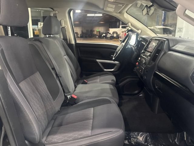 2022 Nissan TITAN Crew Cab SV 4x4