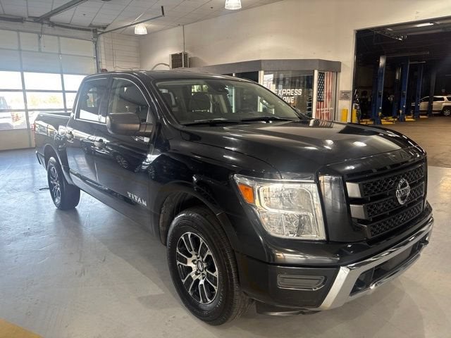2022 Nissan TITAN Crew Cab SV 4x4