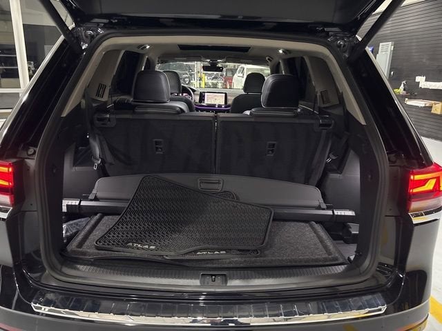 2025 Volkswagen Atlas 2.0T SEL Premium R-Line