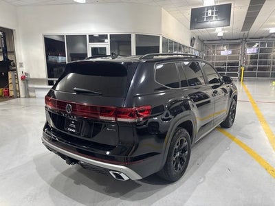 2024 Volkswagen Atlas 2.0T Peak Edition SEL