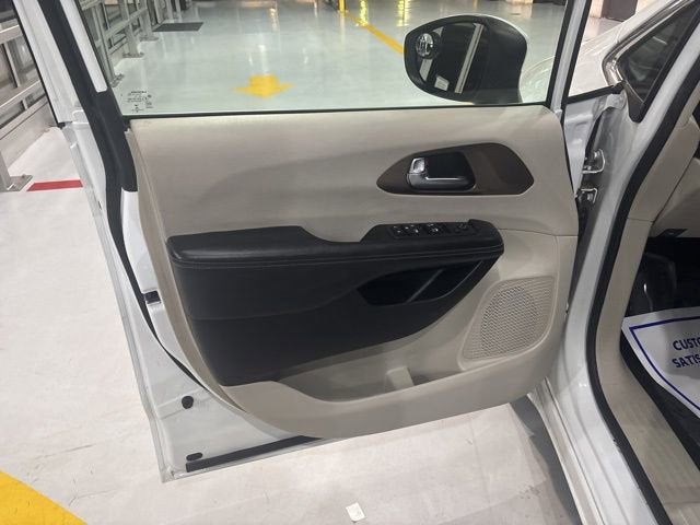 2021 Chrysler Voyager LXI