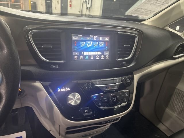 2021 Chrysler Voyager LXI