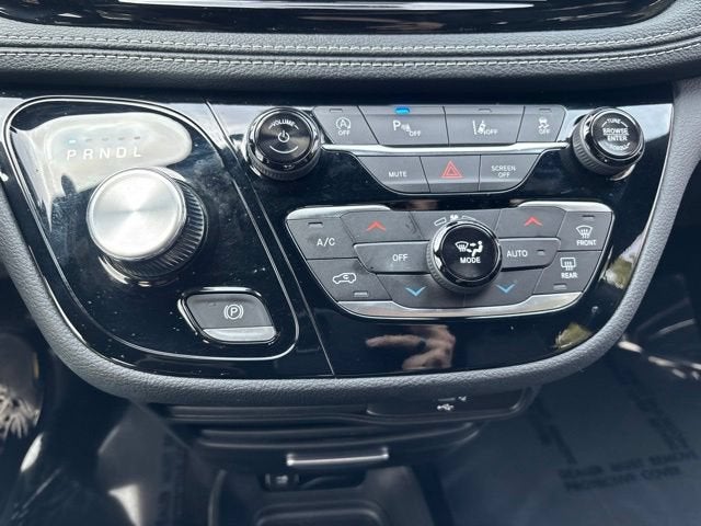 2026 Chrysler Pacifica Select AWD