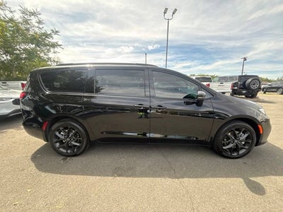 2026 Chrysler Pacifica Select AWD