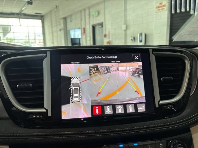 2023 Chrysler Pacifica Touring L AWD