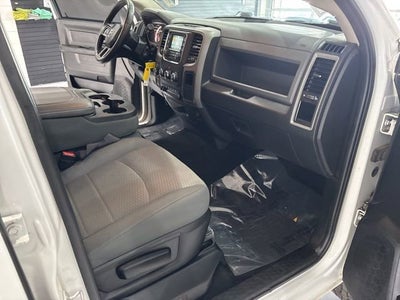 2017 RAM 2500 Tradesman Crew Cab 4x4 6'4" Box