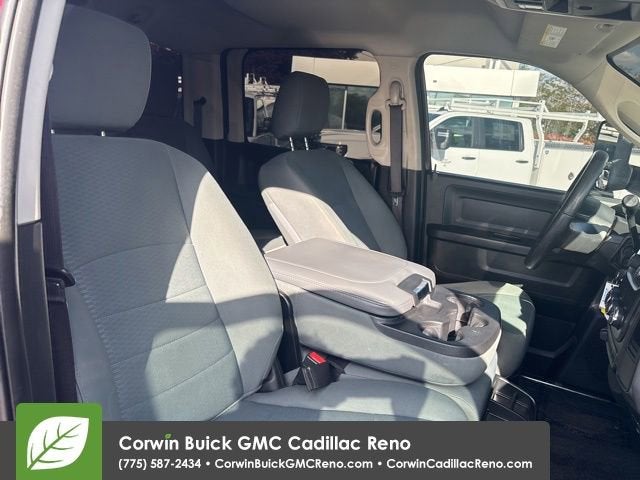 2017 RAM 2500 Tradesman Crew Cab 4x4 6'4" Box