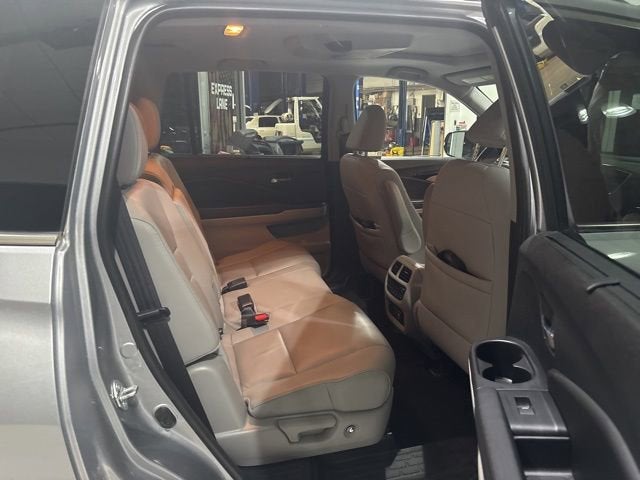 2021 Honda Pilot AWD Touring 8 Passenger