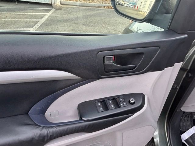 2015 Toyota Highlander LE