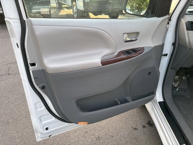 2012 Toyota Sienna XLE 7 Passenger