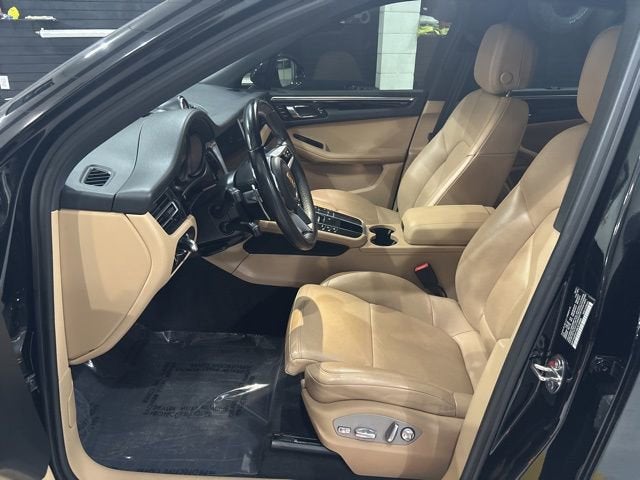 2021 Porsche Macan Base