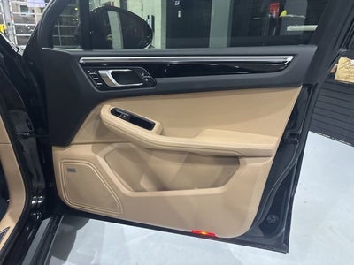 2021 Porsche Macan Base