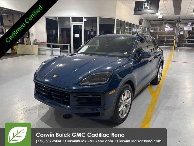2024 Porsche Cayenne S's photo
