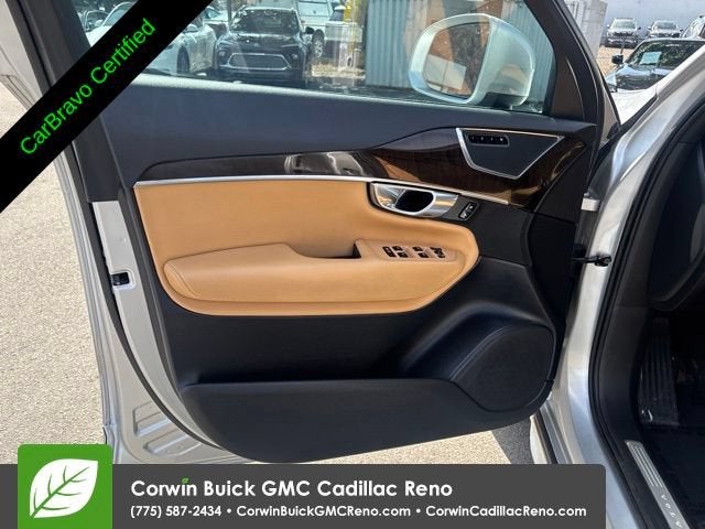 2017 Volvo XC90 T6 Momentum