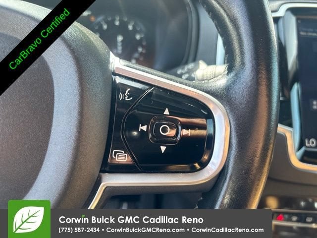 2017 Volvo XC90 T6 Momentum