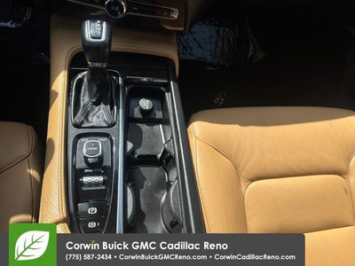 2017 Volvo XC90 T6 Momentum