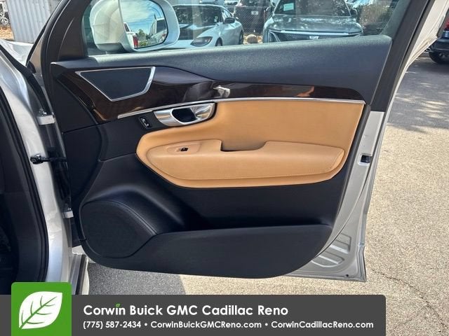 2017 Volvo XC90 T6 Momentum