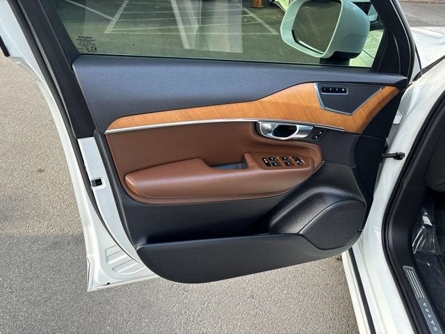 2021 Volvo XC90 T6 Momentum 7 Passenger