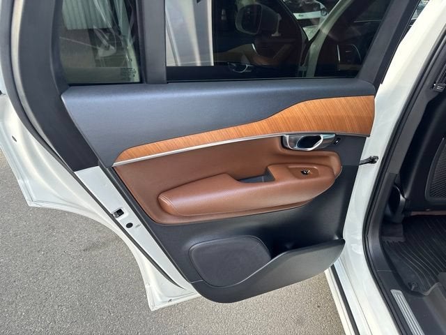 2021 Volvo XC90 T6 Momentum 7 Passenger