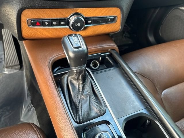 2021 Volvo XC90 T6 Momentum 7 Passenger