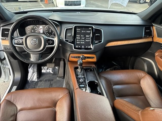 2021 Volvo XC90 T6 Momentum 7 Passenger