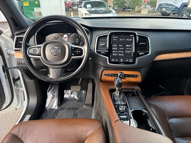 2021 Volvo XC90 T6 Momentum 7 Passenger