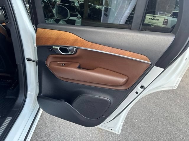 2021 Volvo XC90 T6 Momentum 7 Passenger