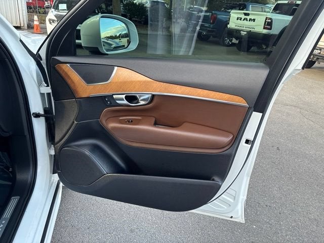 2021 Volvo XC90 T6 Momentum 7 Passenger