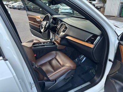2021 Volvo XC90 T6 Momentum 7 Passenger