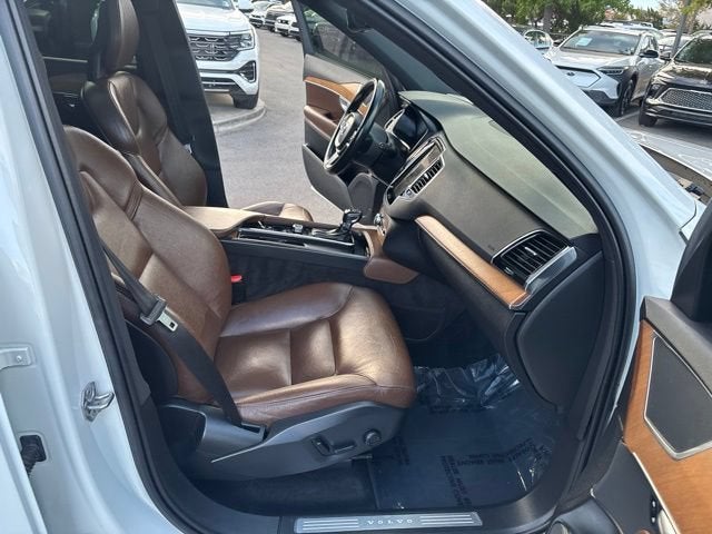 2021 Volvo XC90 T6 Momentum 7 Passenger