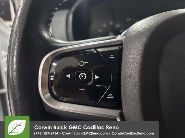 2017 Volvo XC90 T6 Momentum
