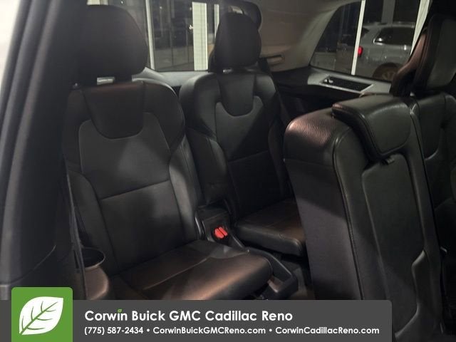 2017 Volvo XC90 T6 Momentum