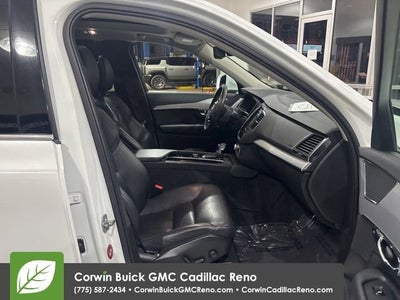 2017 Volvo XC90 T6 Momentum