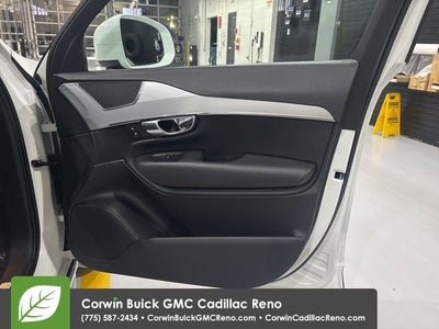 2017 Volvo XC90 T6 Momentum